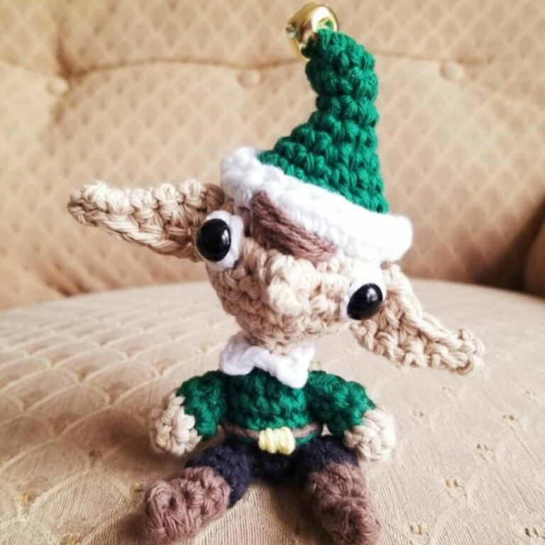 Elf on the Shelf by @mickeycricky on Instagram