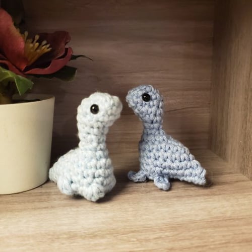 Baby bronto and plesiosaur